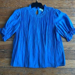 Super cute blue top!